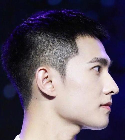 男明星侧脸照片,探寻男明星的轮廓之美