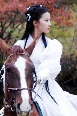 女明星古装踢,女明星踢腿瞬间，展现古典韵味与灵动之美