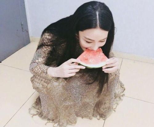 吃瓜裙小红书,揭秘网红“吃瓜裙”背后的时尚潮流与社交现象