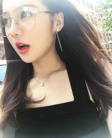 那种叫网红,流量密码与粉丝经济