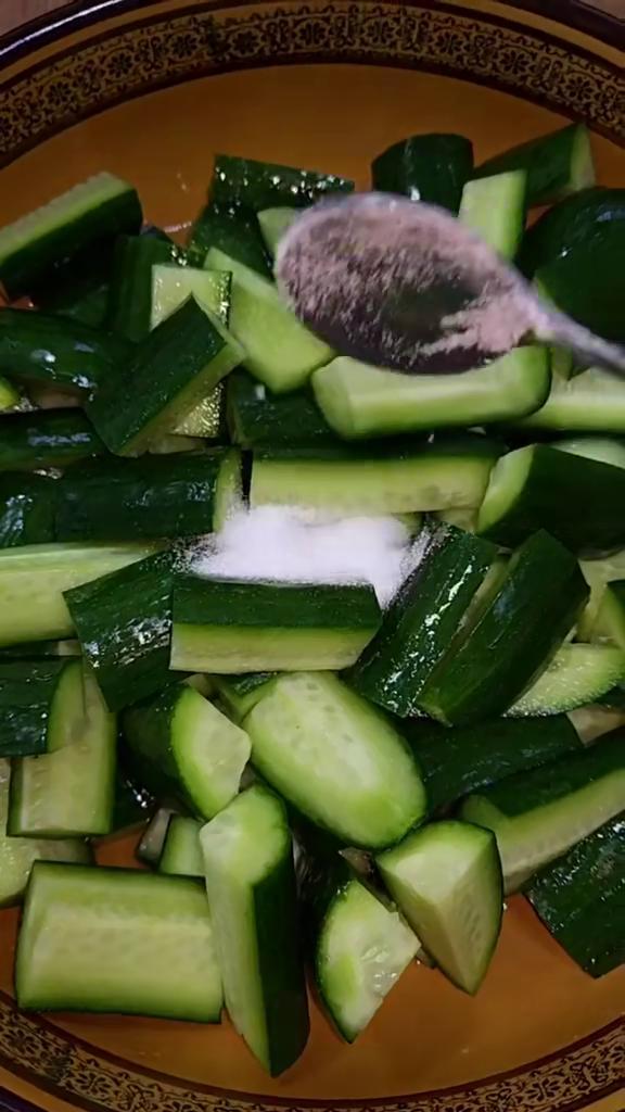 吃瓜不比吃席好,胜过吃席盛宴